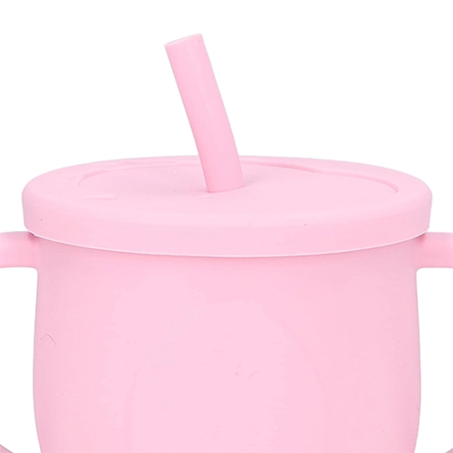 A silicone sippy cup picture used to review for selling the product via ecommerce.